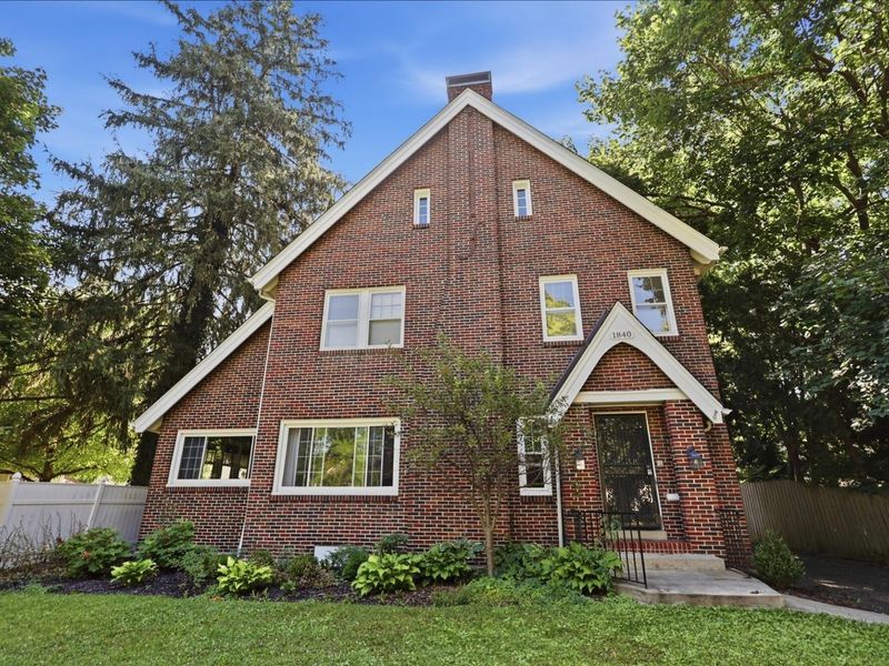 1840 Crescent Drive, Springfield, OH 45504 Photo 1