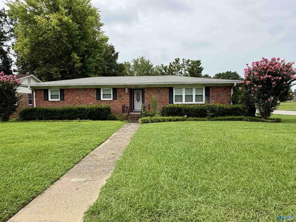 1931 Woodmeade Street SW, Decatur, AL 35601
