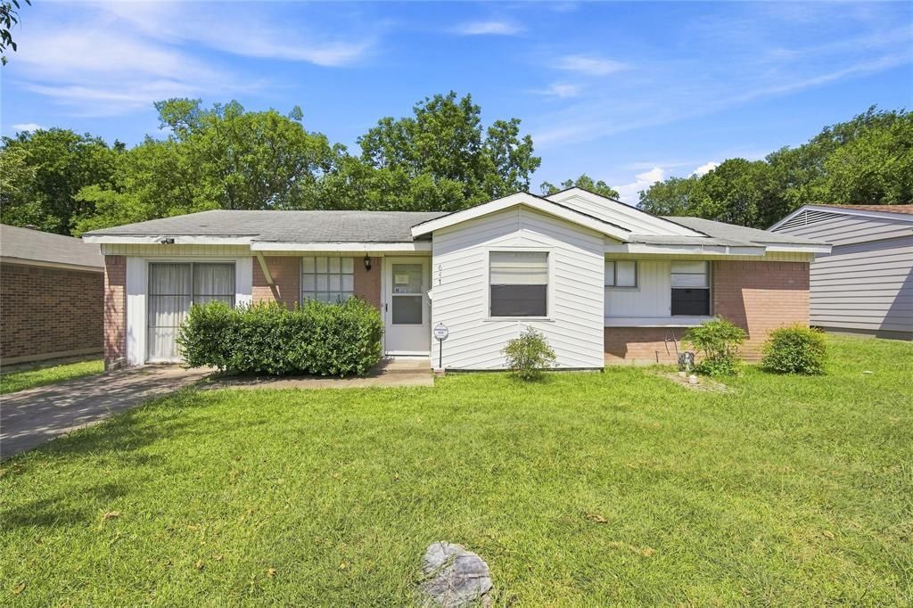 647 Power Drive, Duncanville, TX 75116 Main Photo