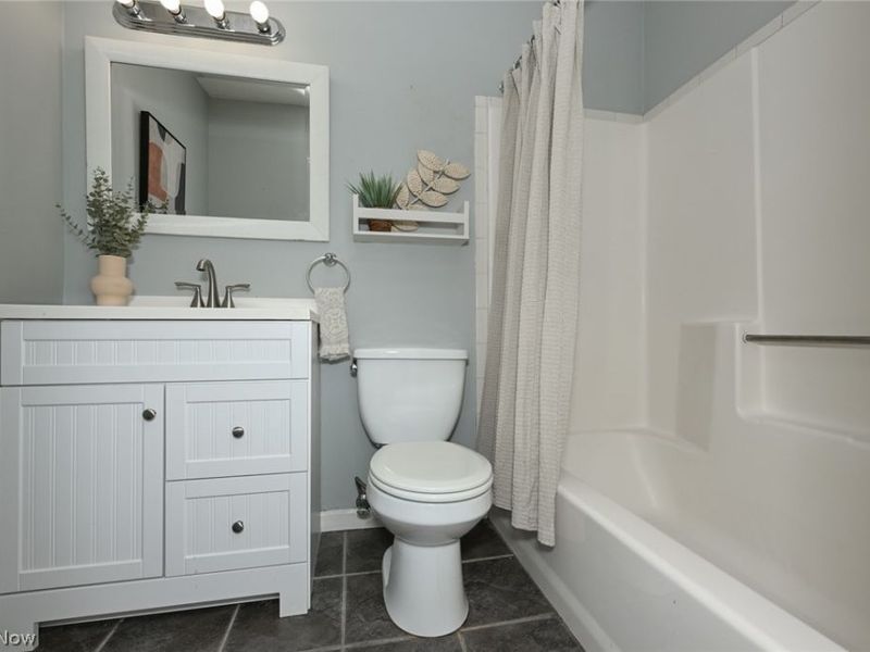 2796 Mull Avenue , Unit B, Akron, OH 44321 Photo 11