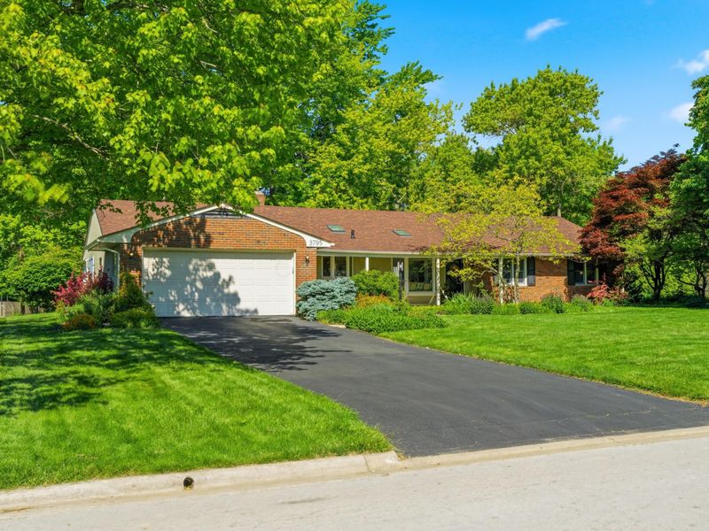 3795 Surrey Hill Place, Upper Arlington, OH 43220 Photo 2