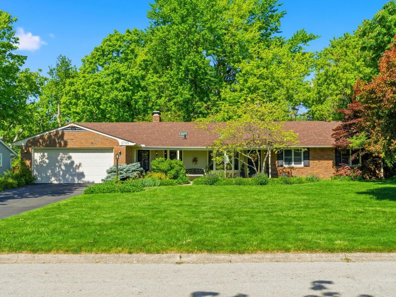 3795 Surrey Hill Place, Upper Arlington, OH 43220 Photo 3