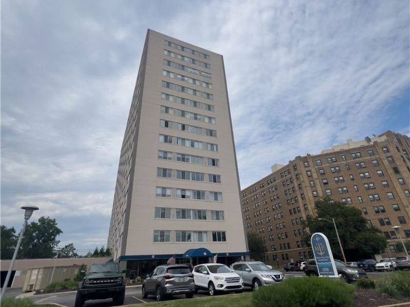 12520 Edgewater Drive N, Unit 504, Lakewood, OH 44107 Photo 1