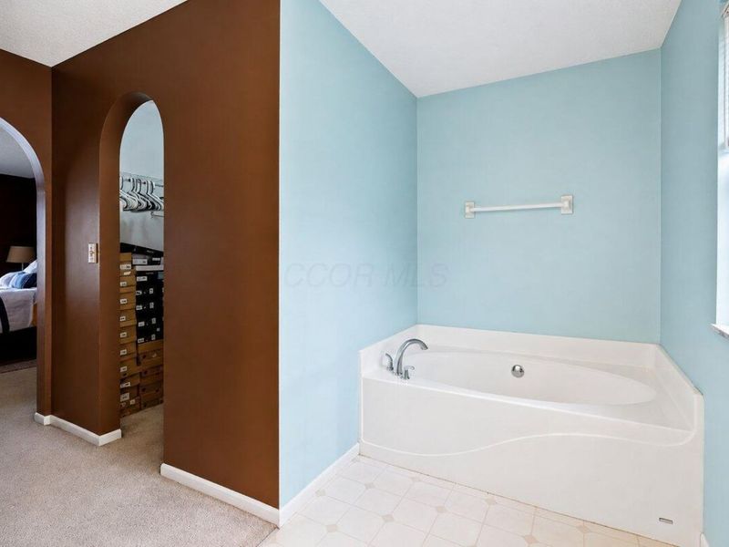 5048 Blue Meadow Court, Columbus, OH 43231 Photo 21