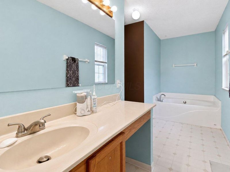 5048 Blue Meadow Court, Columbus, OH 43231 Photo 22