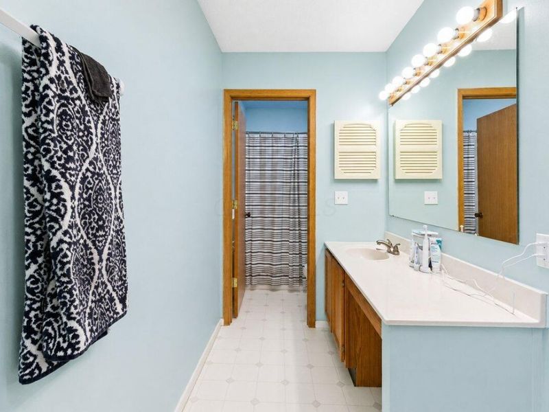 5048 Blue Meadow Court, Columbus, OH 43231 Photo 23