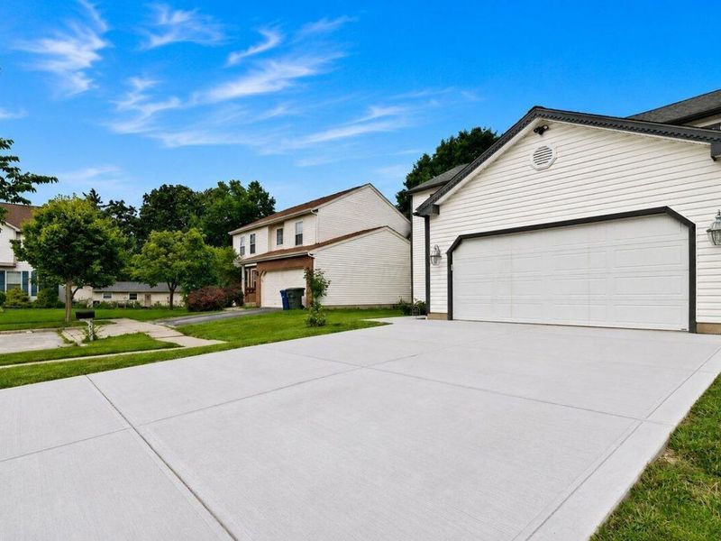 5048 Blue Meadow Court, Columbus, OH 43231 Photo 3