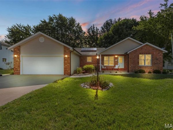 719 Stonecreek Drive, Staunton, IL 62088