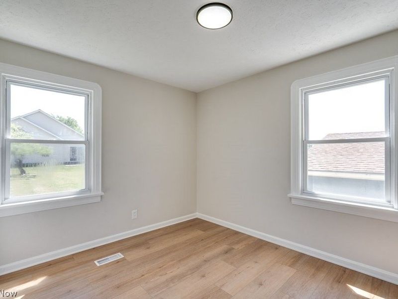 325 Evelyn Avenue, Seven Hills, OH 44131 Photo 19