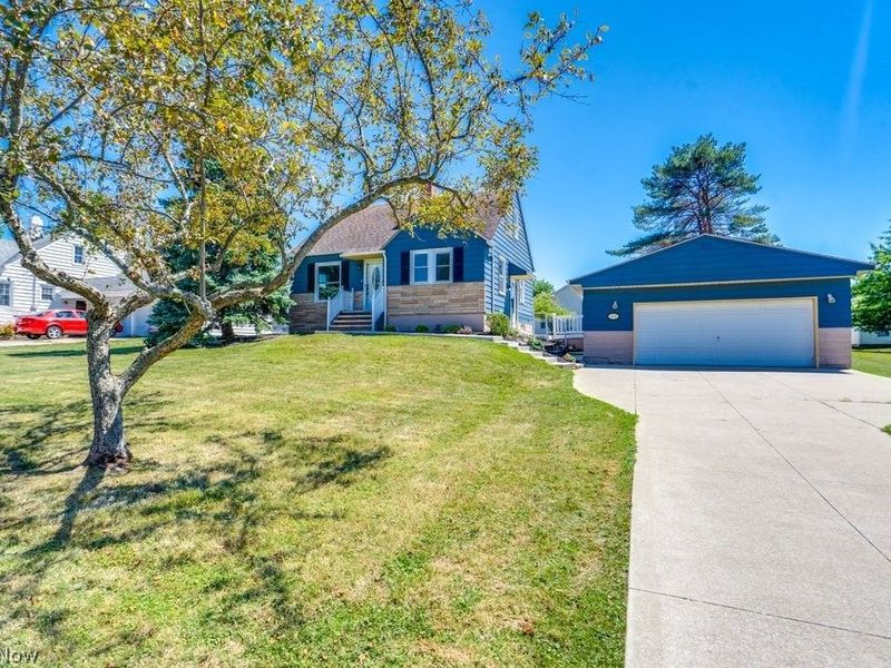 325 Evelyn Avenue, Seven Hills, OH 44131 Photo 3