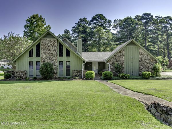 106 Glen Cove Road, Brandon, MS 39047