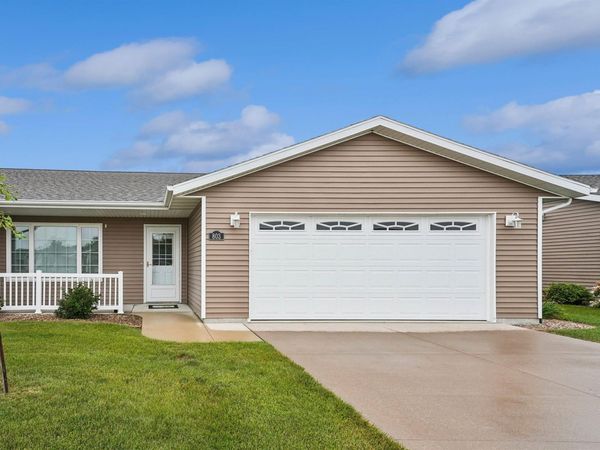 803 SW Spruce Drive , Unit 8, Independence, IA 50644