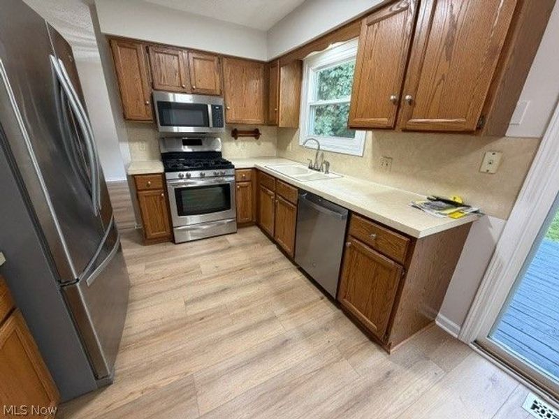 1505 Democracy Drive NW, North Canton, OH 44720 Photo 7