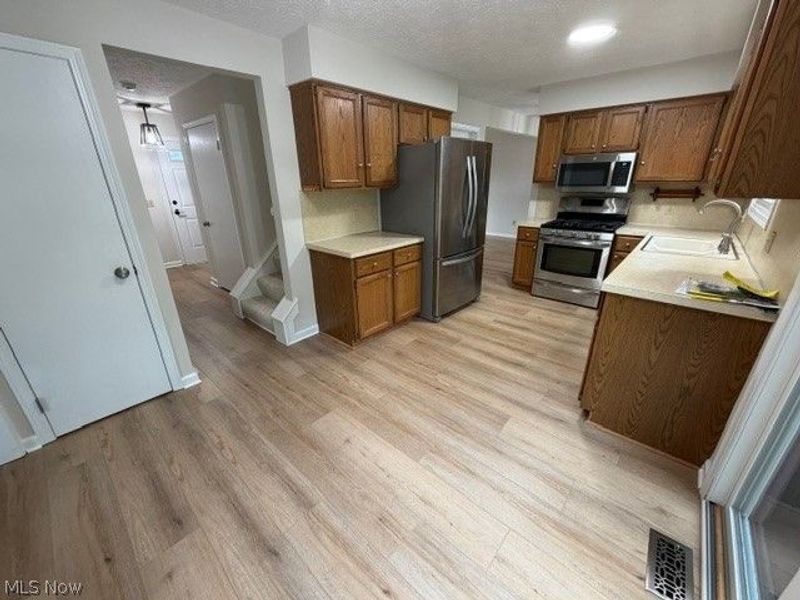 1505 Democracy Drive NW, North Canton, OH 44720 Photo 8