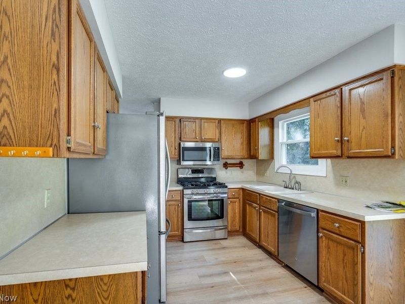 1505 Democracy Drive NW, North Canton, OH 44720 Photo 9