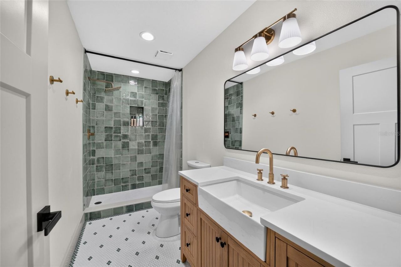 232 SE Kings Bay Dr, Crystal River, FL 34429 Photo