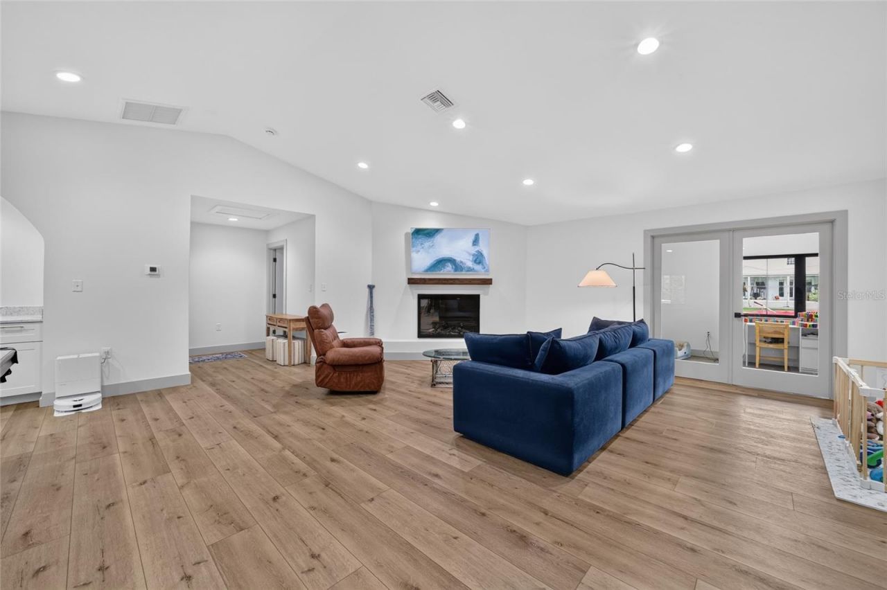 232 SE Kings Bay Dr, Crystal River, FL 34429 Photo