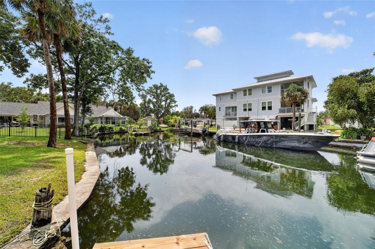 232 SE Kings Bay Dr, Crystal River, FL 34429 Photo