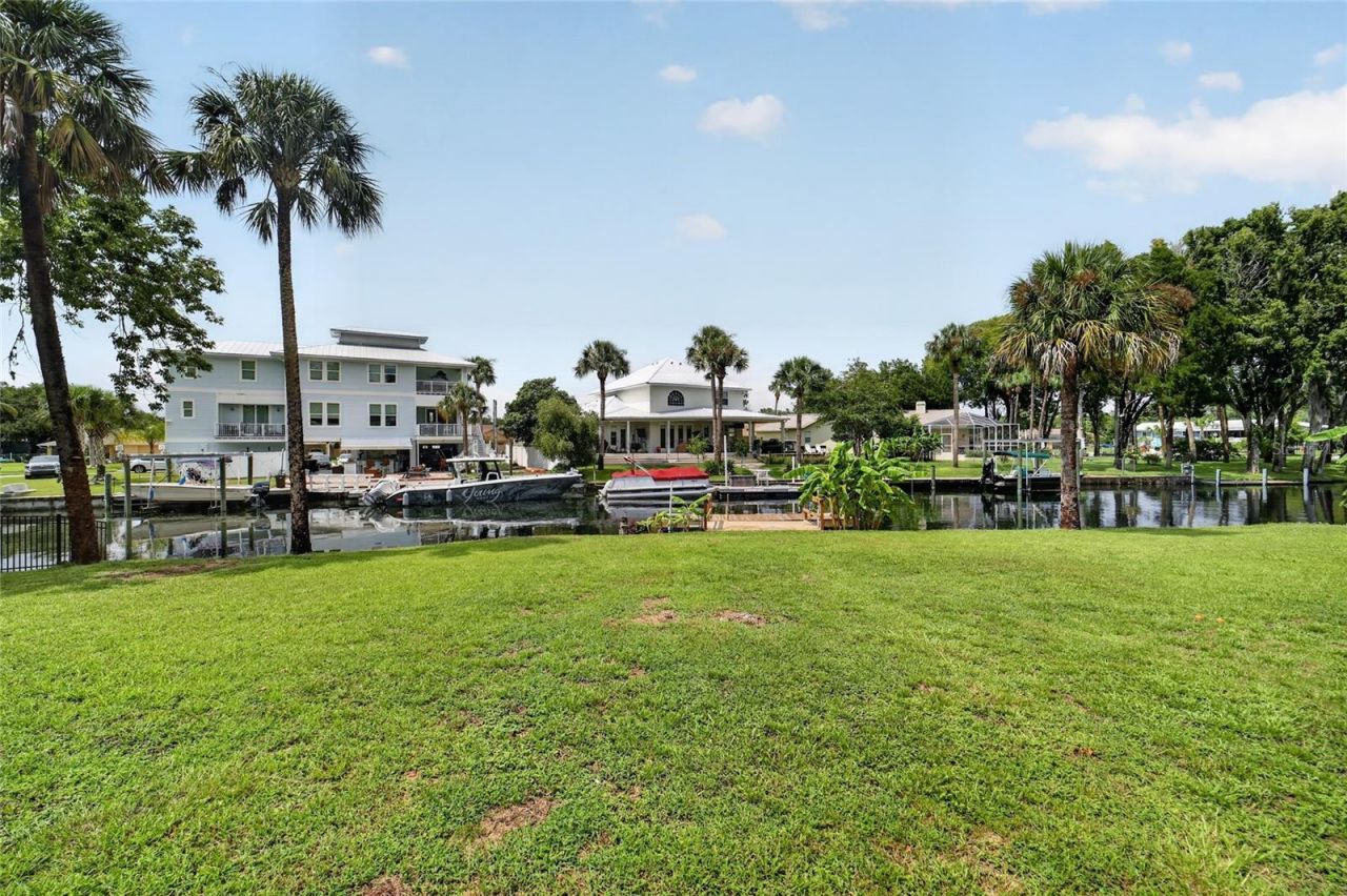 232 SE Kings Bay Dr, Crystal River, FL 34429 Photo