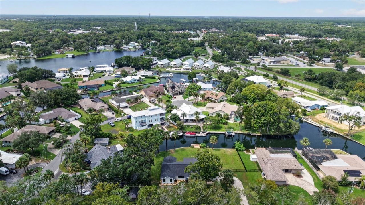 232 SE Kings Bay Dr, Crystal River, FL 34429 Photo