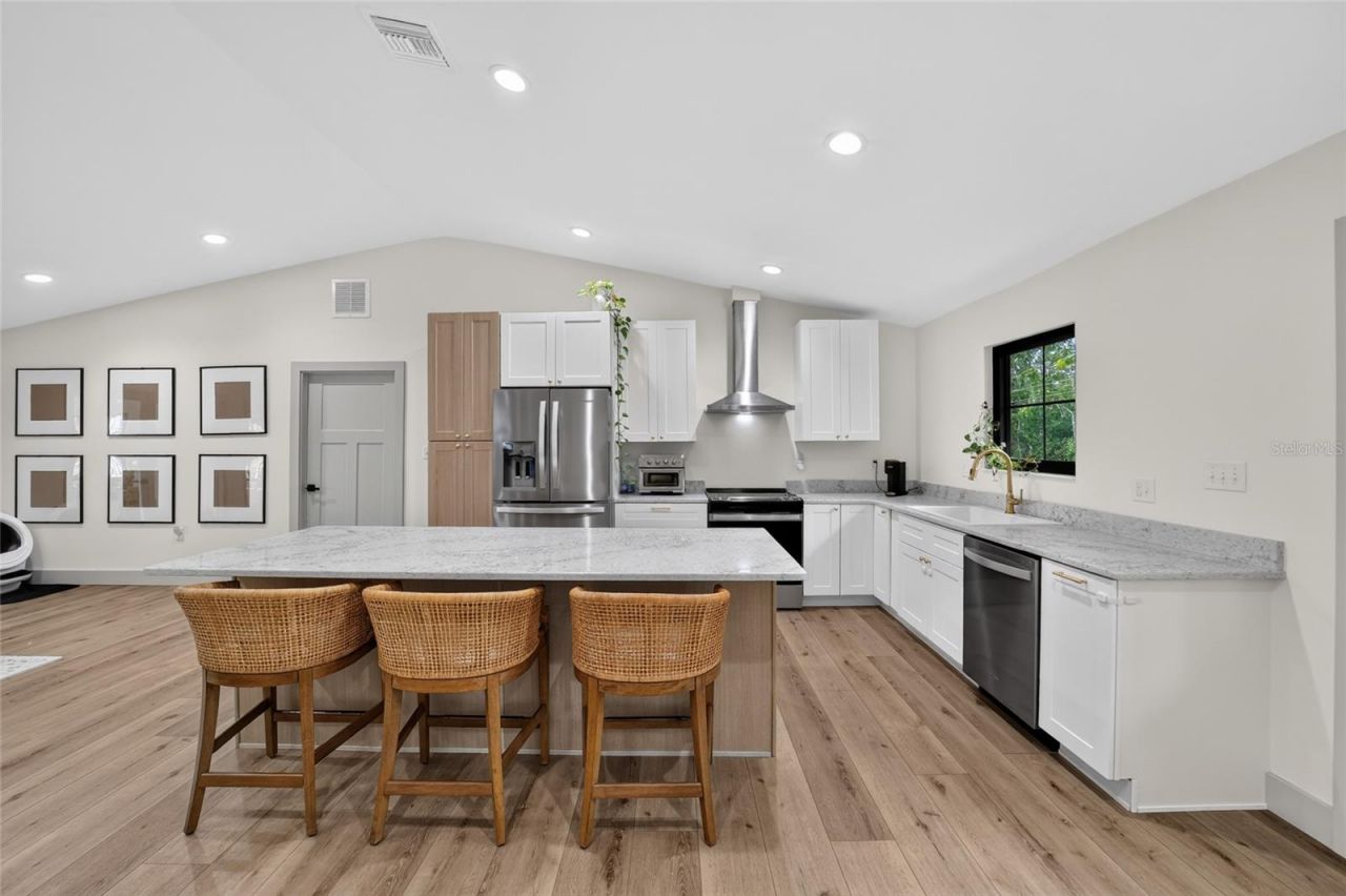 232 SE Kings Bay Dr, Crystal River, FL 34429 Photo