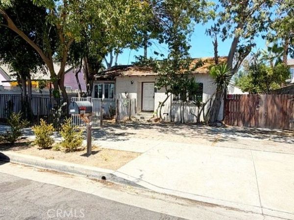 15741 Wyandotte Street , Van Nuys, CA 91406