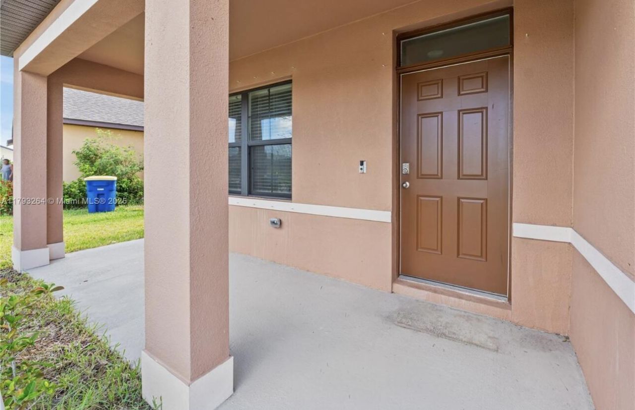 5305 Fantasy Drive, Fort Pierce, FL 34947 Photo