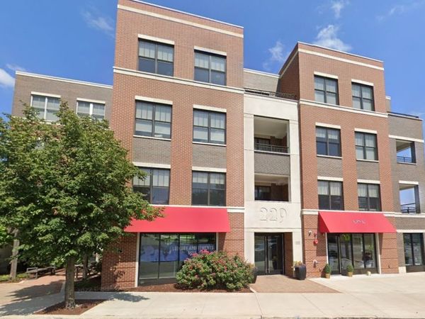 229 Park Avenue , Unit 210, Clarendon Hills, IL 60514