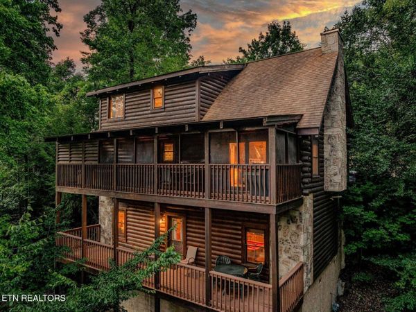711 Black Hawk Way, Pigeon Forge, TN 37863