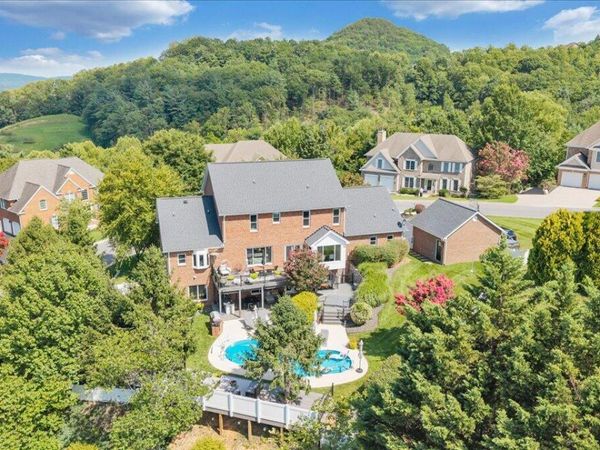 5827 Winnbrook DR, Roanoke, VA 24018