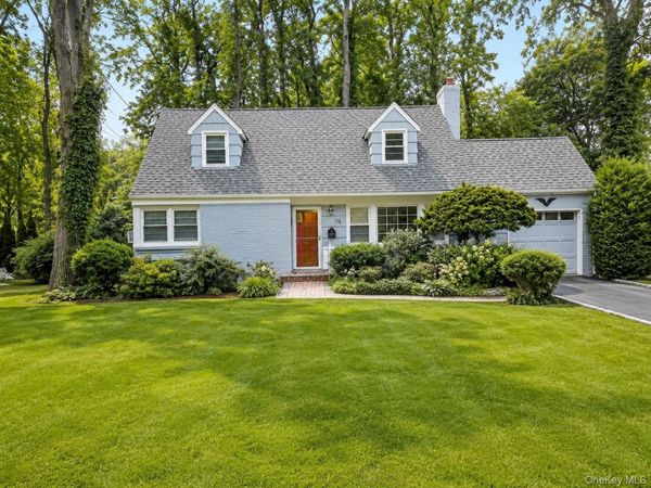258 Steamboat Road , Great Neck, NY 11024
