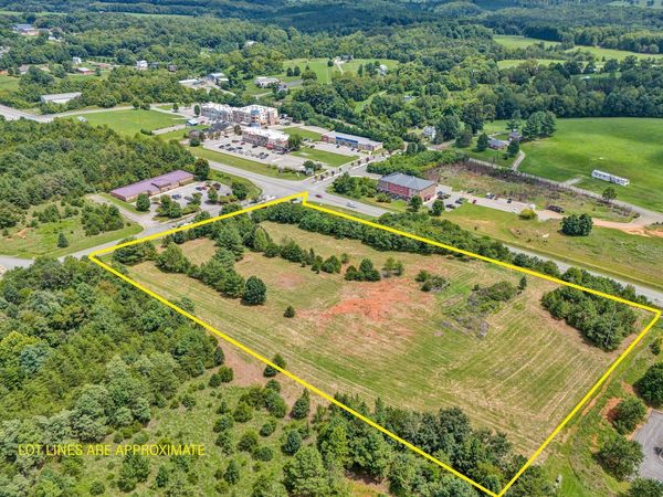 1092 Mayberry Crossing DR , Moneta, VA 24121