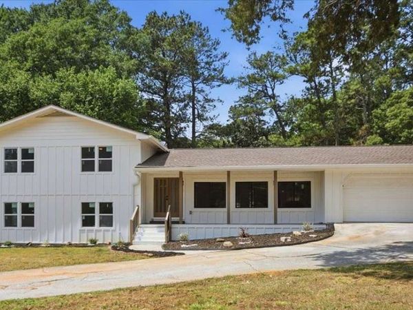 1073 Grayson Parkway, Grayson, GA 30017