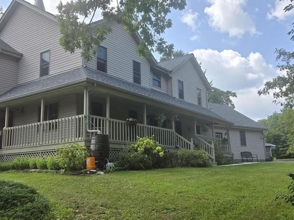S86W30445 Stonegate DRIVE, Mukwonago, WI 53149