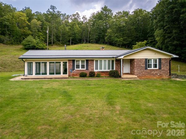 821 Tanasee Gap Road, Balsam Grove, NC 28708