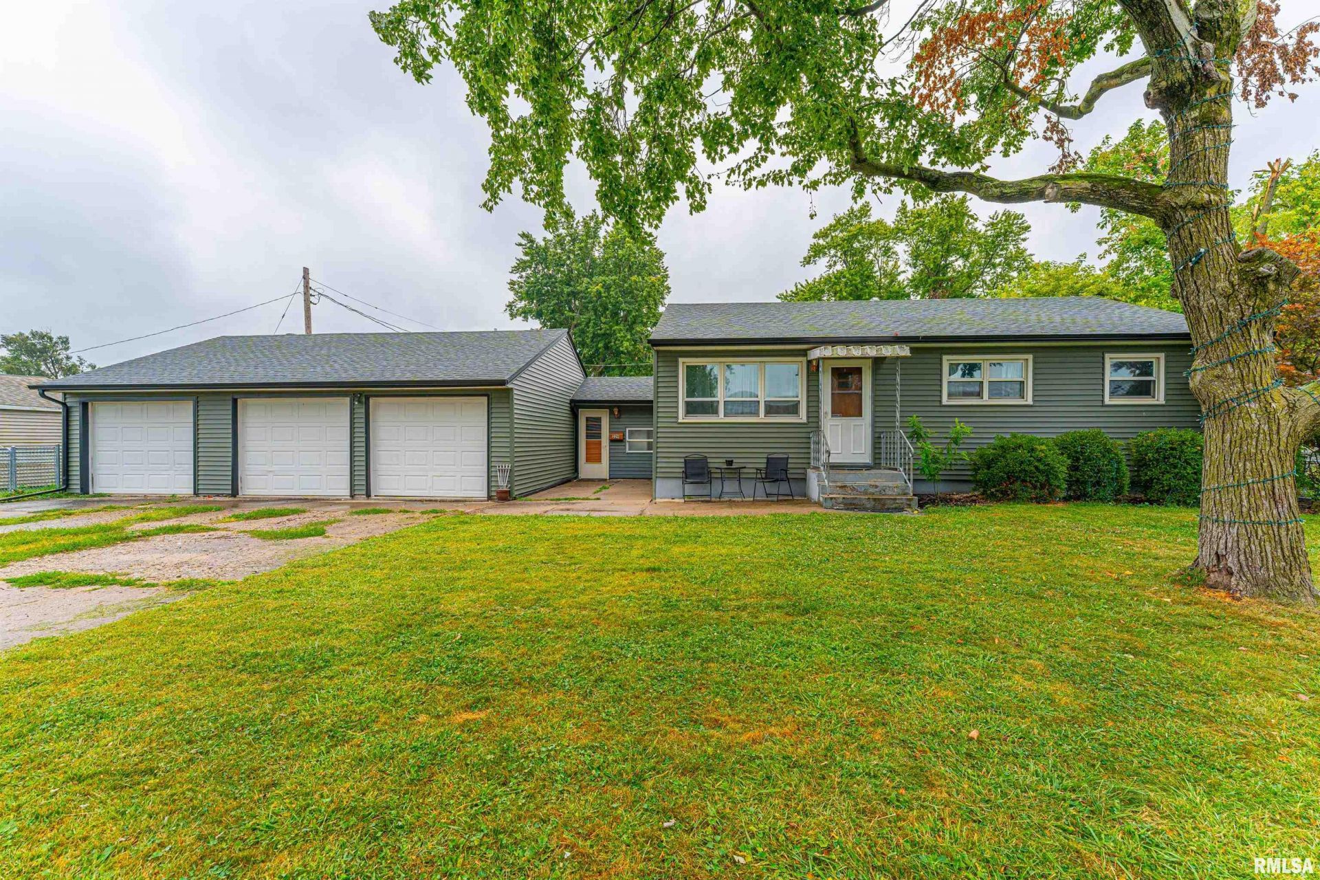 229 Welch Drive, Lincoln, IL 62656 Main Photo