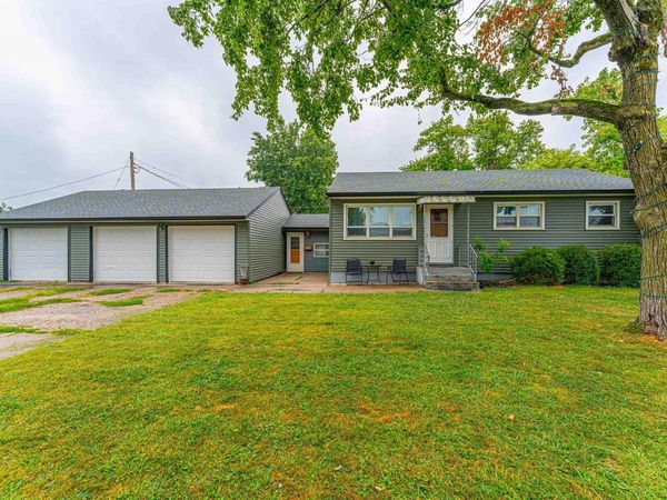 229 Welch Drive, Lincoln, IL 62656