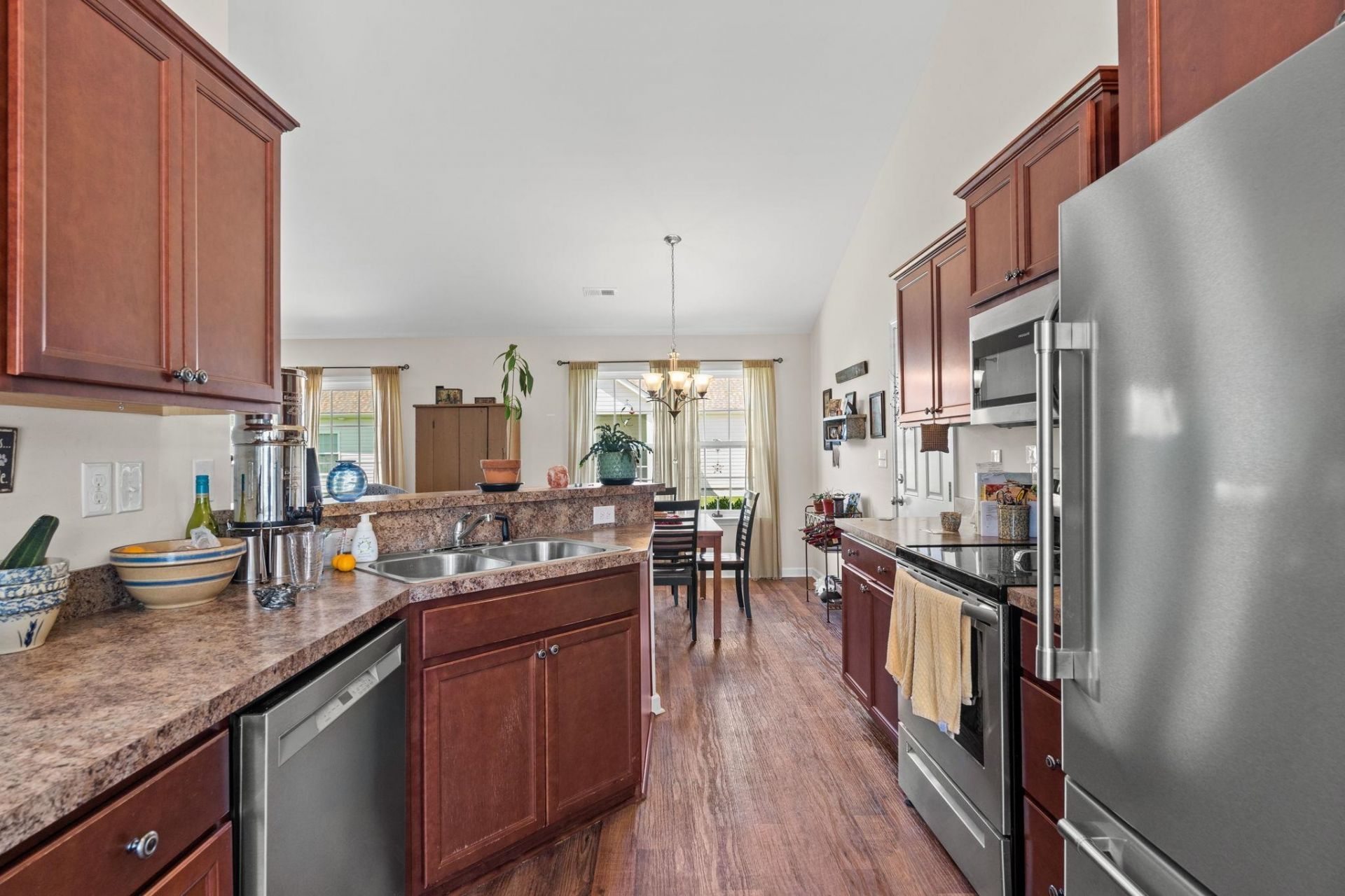 852 Inglenook Ln. Photo 9