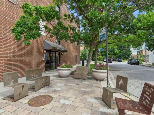6400 N Sacramento Avenue , Unit 208, Chicago, IL 60645