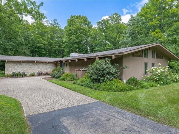 2036 W Alex Bell Road, West Carrollton, OH 45459