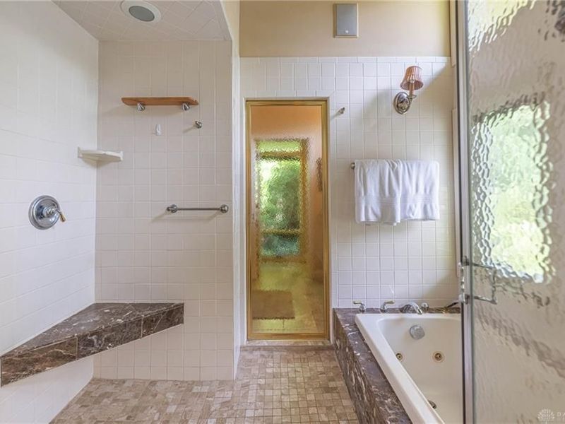 2036 W Alex Bell Road, West Carrollton, OH 45459 Photo 27