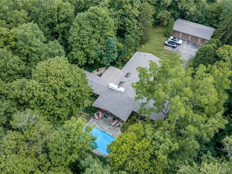 2036 W Alex Bell Road, West Carrollton, OH 45459 Photo 3