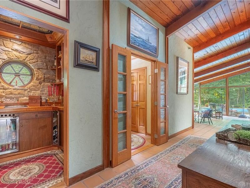 2036 W Alex Bell Road, West Carrollton, OH 45459 Photo 5