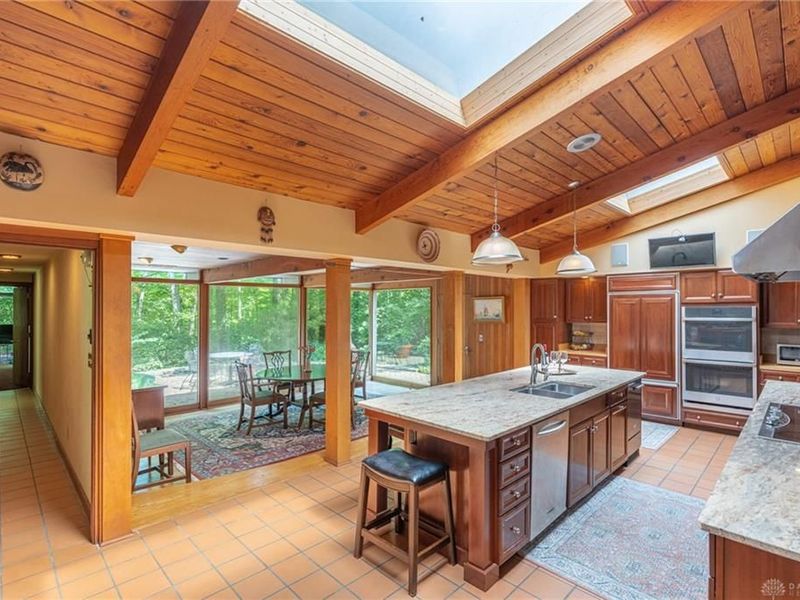 2036 W Alex Bell Road, West Carrollton, OH 45459 Photo 7