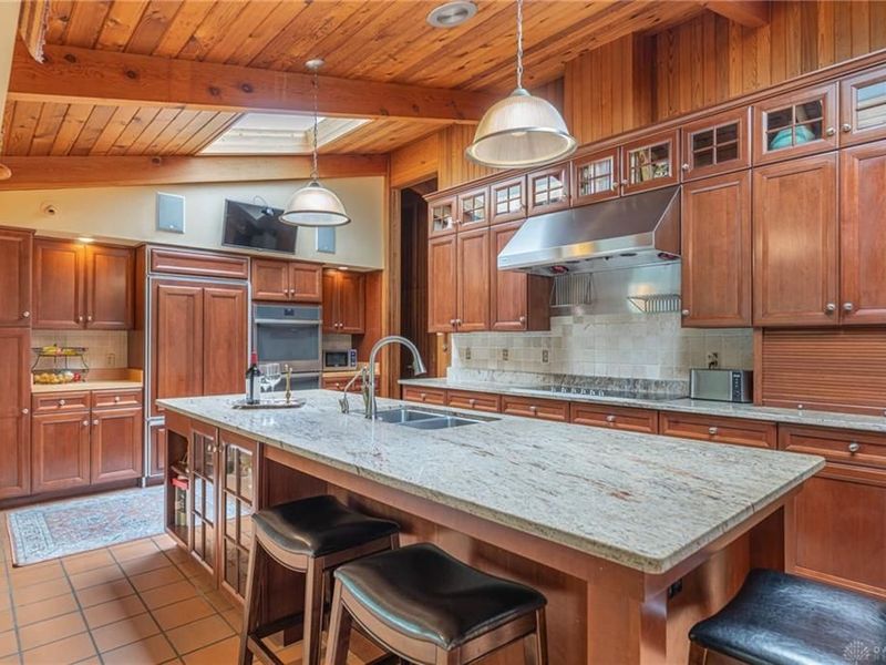 2036 W Alex Bell Road, West Carrollton, OH 45459 Photo 8