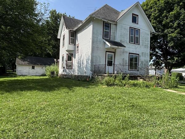 300 E State Street, Fayette, IA 52142