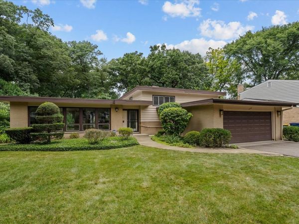 2708 Summit Avenue , Highland Park, IL 60035
