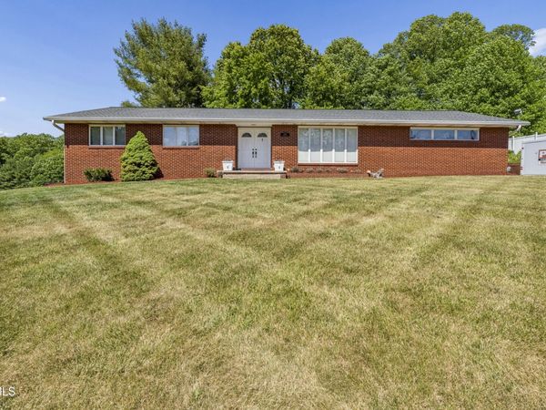 113 Oakwood Lane, Erwin, TN 37650