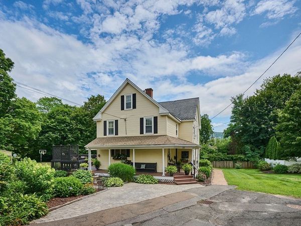 27 Prospect St, Easthampton, MA 01027