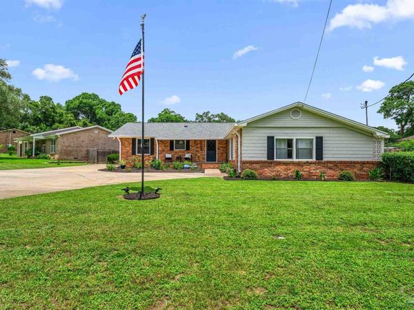 5902 Kendall Ave, Pensacola, FL 32506